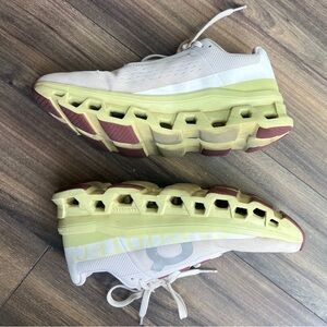 Cloudmonsters On running sneakers, Women U.S Size 7